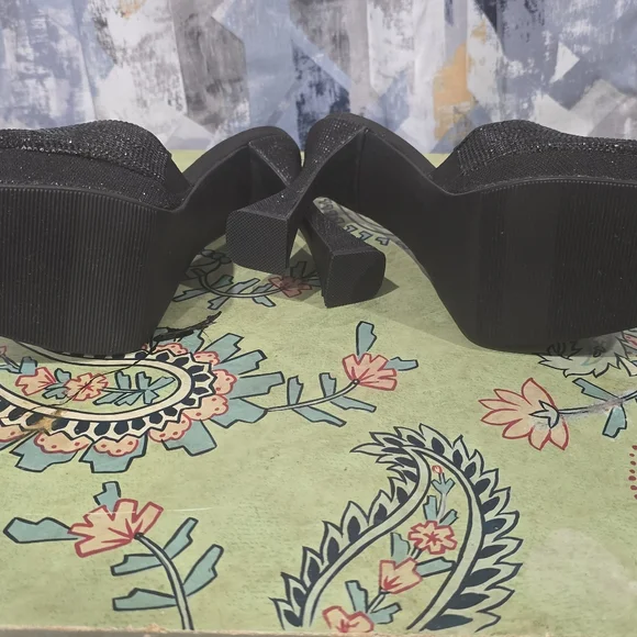 Black Heel Shoes - Picture 3 of 3